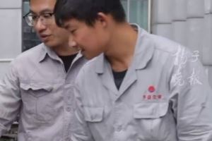 镇江队球员许俊杰：修空调是为了生活，踢足球是因为梦想