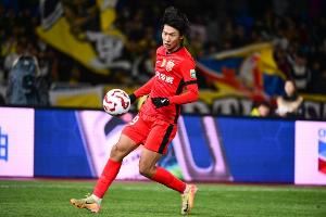 李新翔本赛季送出3次助攻，在上海海港队内仅次于维塔尔